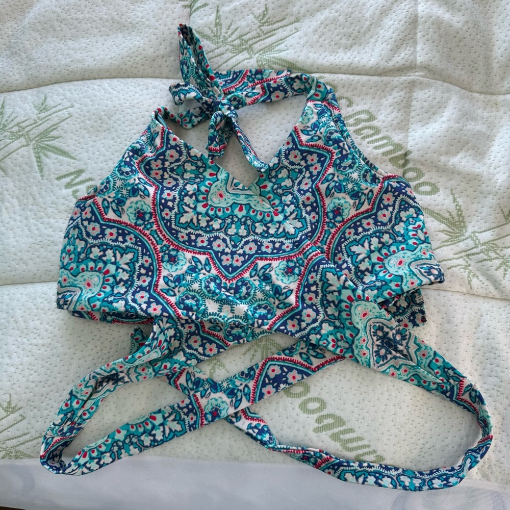 Blue & pink Athleta bikini halter top. Size 34 D/DD. 80% nylon 20% Lycra spandex